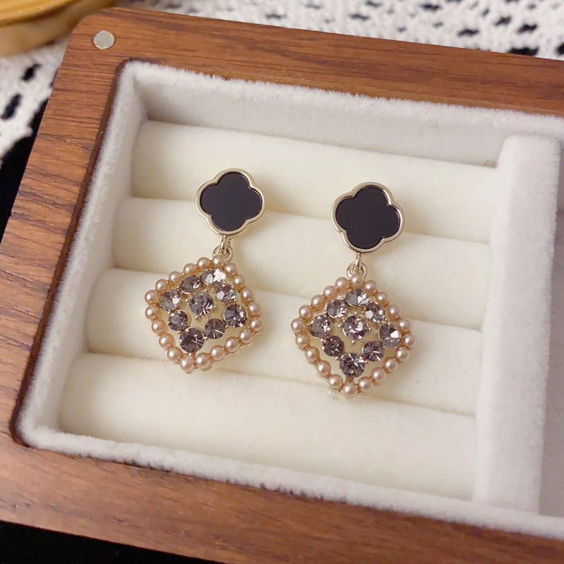 Luxury Geometric Square Pearl Drop Earrings – Minimalist Design