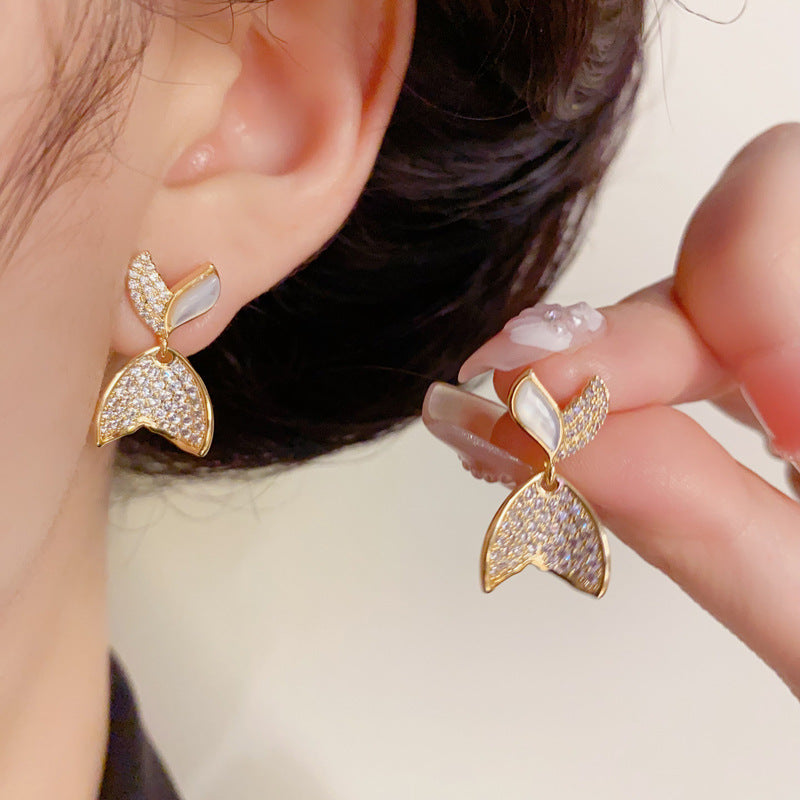 14K Gold Mother-of-Pearl Mermaid Tail Earrings – Elegant Drop Design