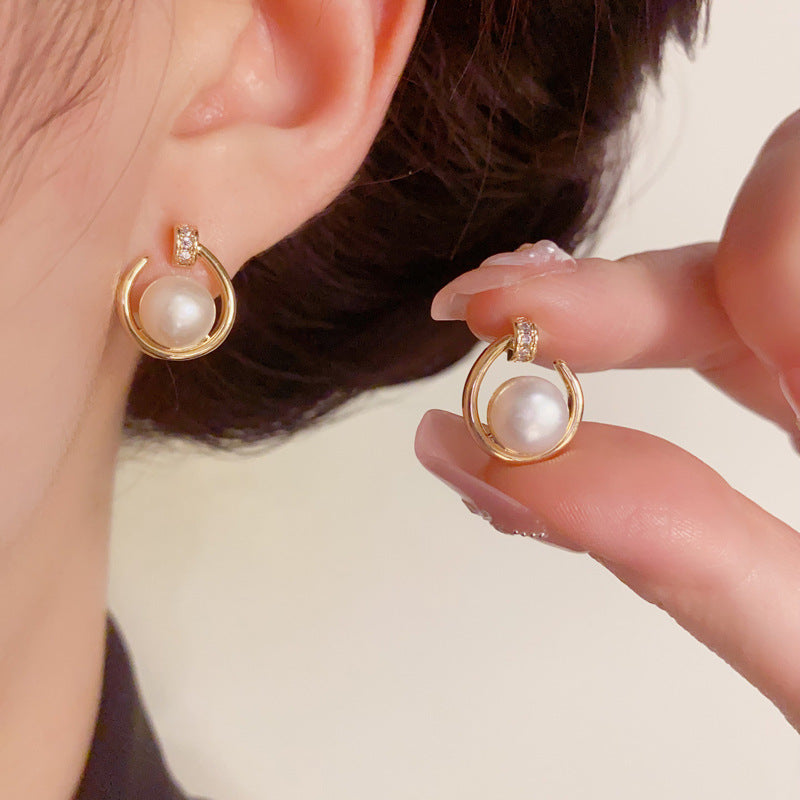 14K Gold Luxury Nail & Freshwater Pearl Stud Earrings – Elegant Design
