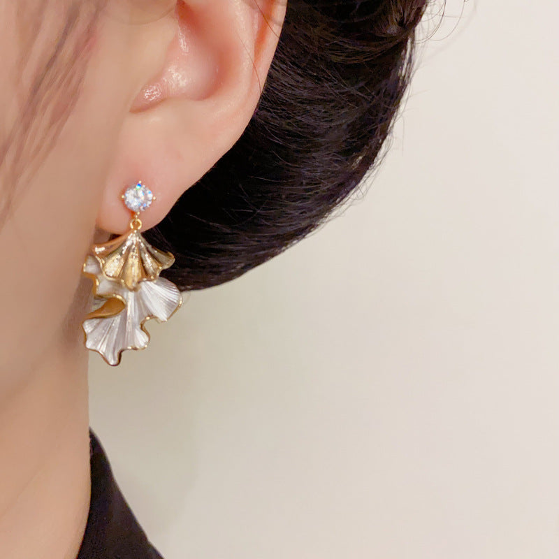 Luxury Metal Two-Tone Irregular Leaf Drop Earrings – Elegant Design