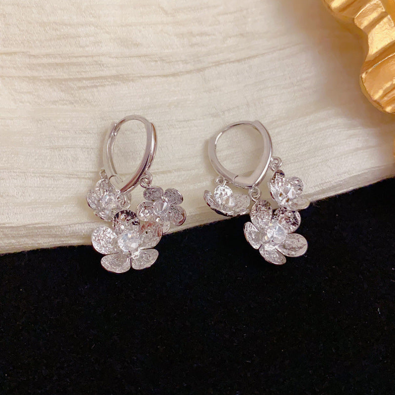 Luxury Metal Petal Tassel Ear Cuff Earrings – Elegant Floral Design