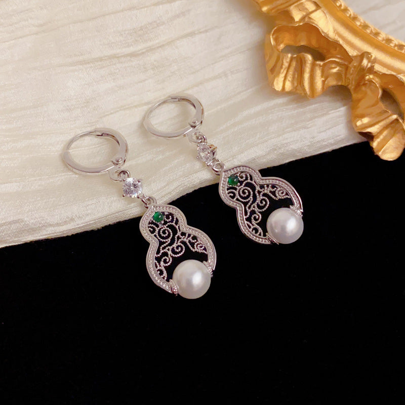 Elegant Openwork Gourd & Pearl Ear Cuff Earrings – Floral Design