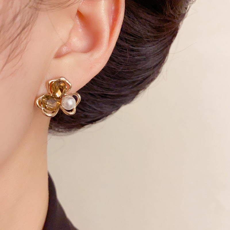 Luxury Rhinestone Pearl 3 Leaf Flower Stud Earrings – Elegant Design