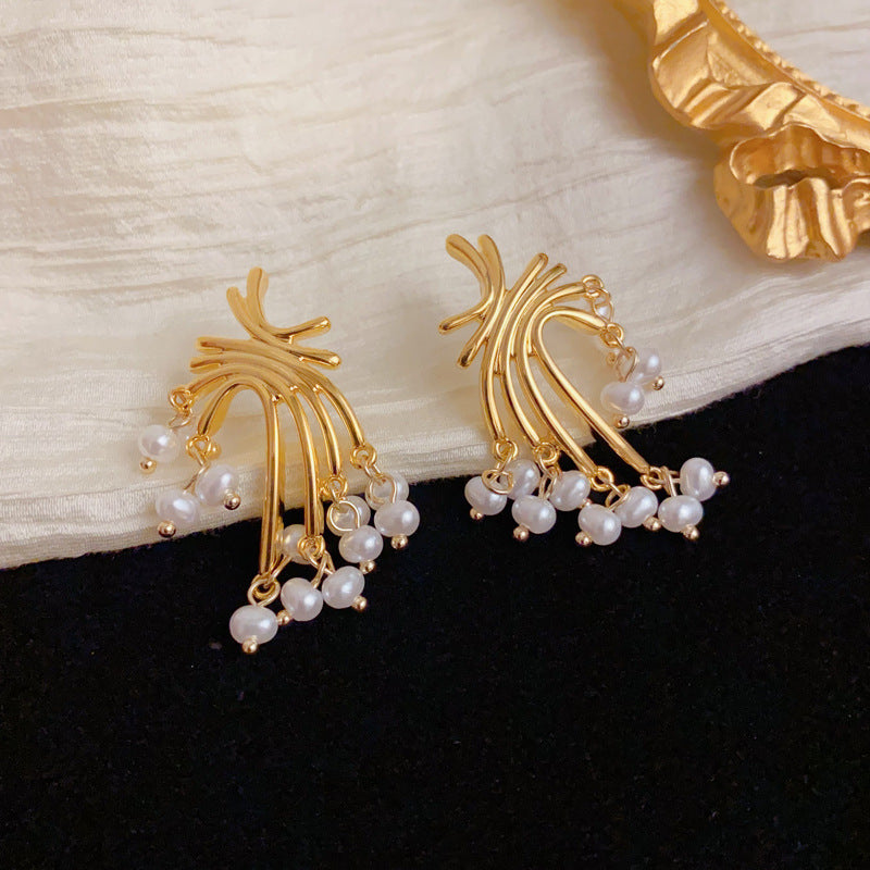 Luxury Metal Line & Pearl Tassel Drop Gold Earrings – Geometric Design