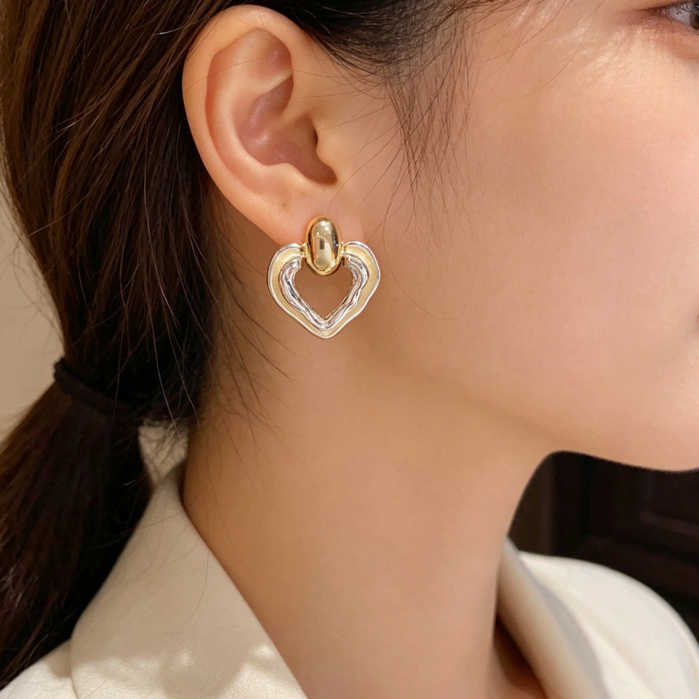 Eaioncol Thin‑Coat Geometric Heart Studs Gold