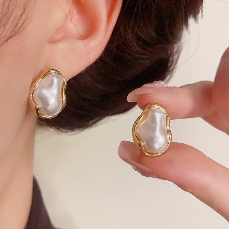 14K Gold Luxury Irregular Pearl Earrings – Elegant Geometric Design