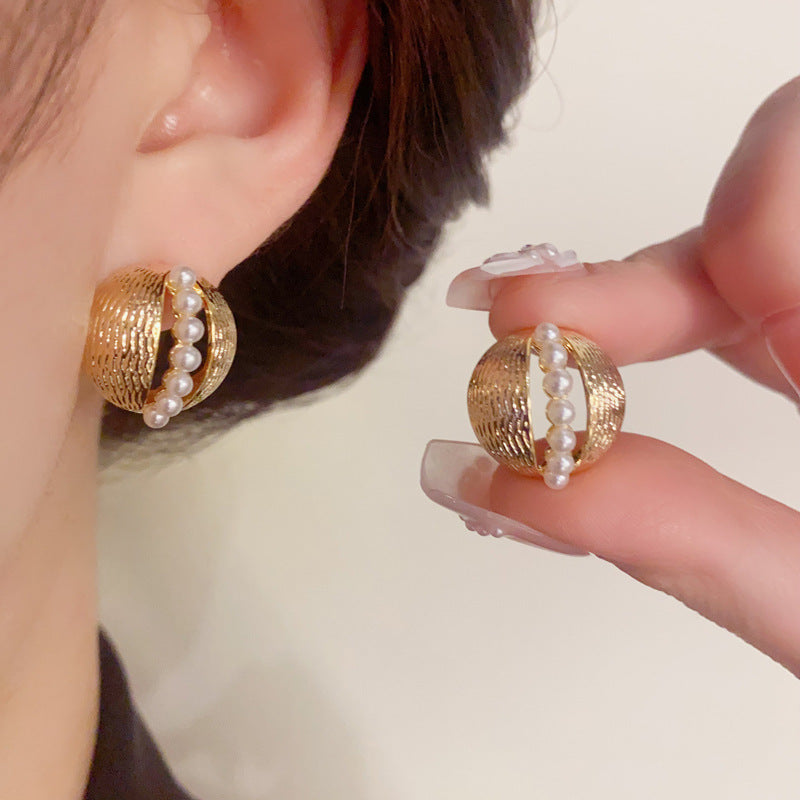 14K Gold-Plated Metal Hollow Pearl Round Earrings - Vintage Elegance