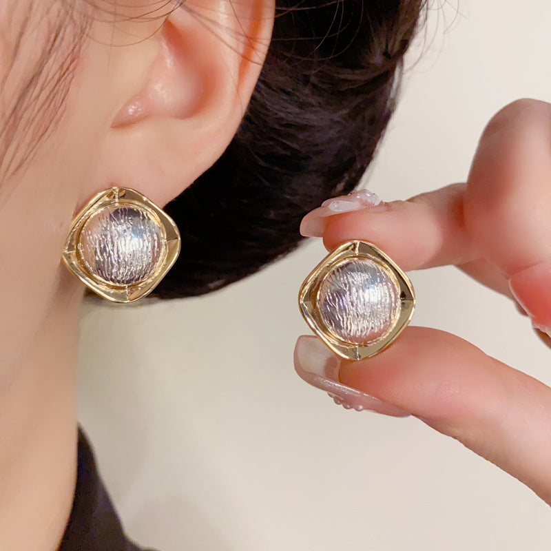 Luxury Metal Diamond-Shaped Two-Tone Stud Earrings – Geometric Design