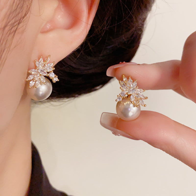 14K Gold Luxury Full-Zircon Leaf & Pearl Stud Earrings– Elegant Design