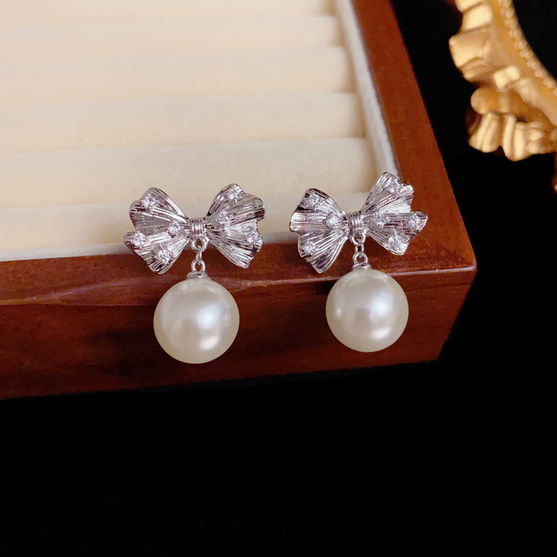 Luxury Zircon Metal Bow & Pearl Earrings – Elegant Design