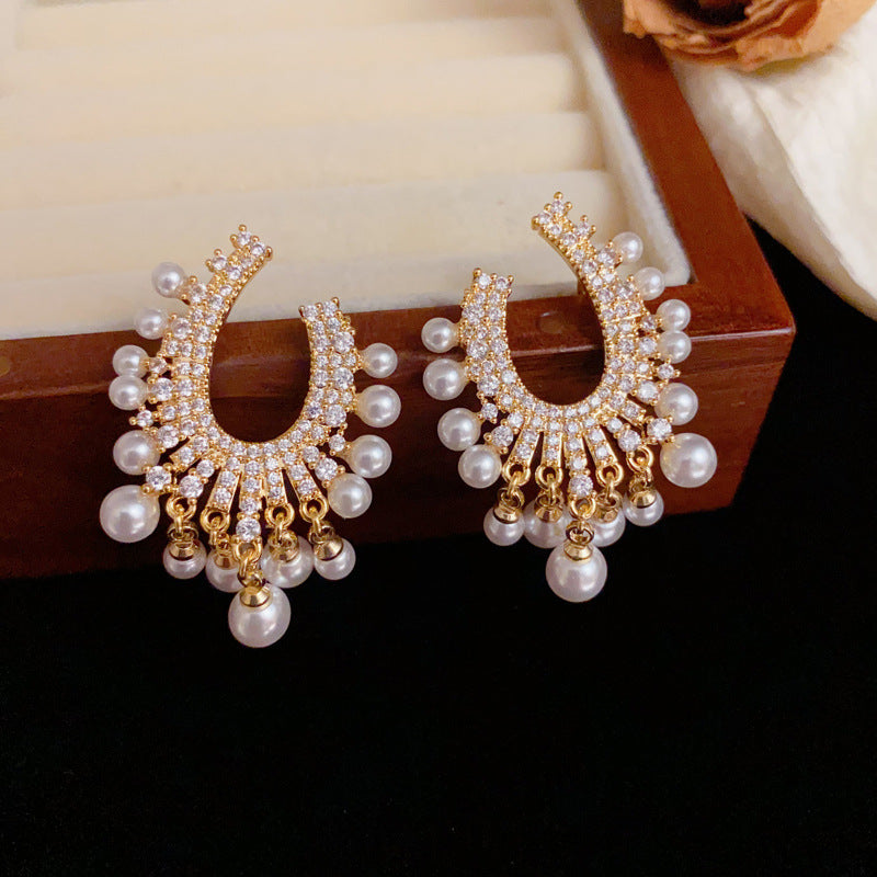 Luxury Droplet Arc & Pearl Earrings – Geometric Elegant Design