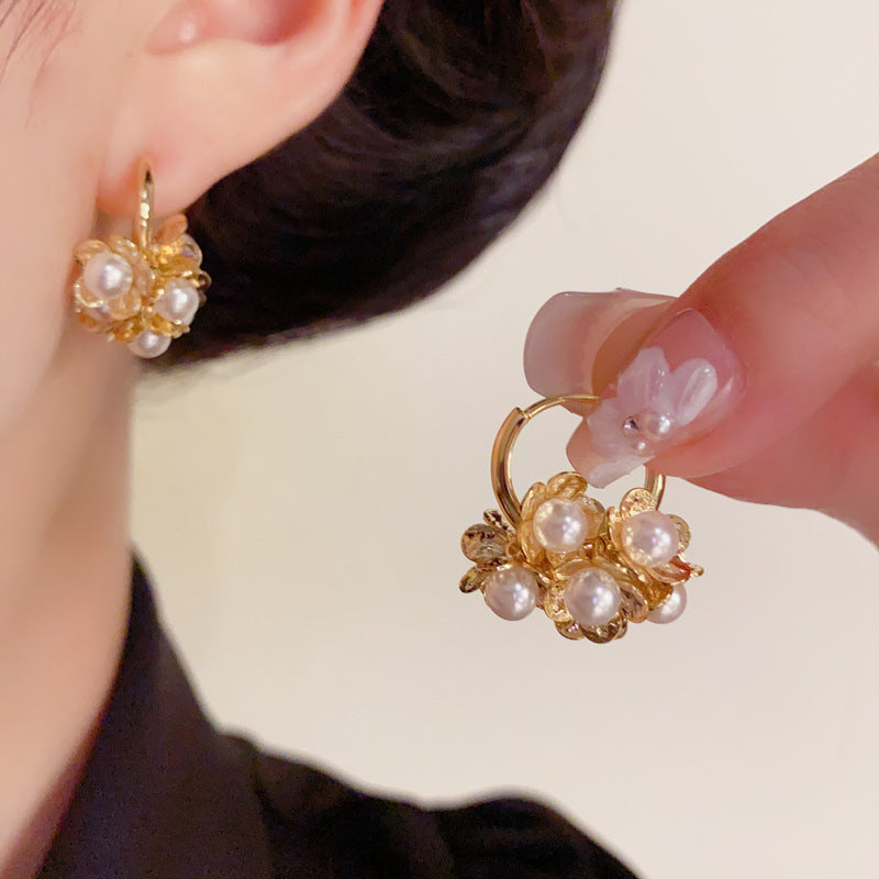 Elegant Metal Petal & Pearl Ear Cuff Earrings – Floral Design