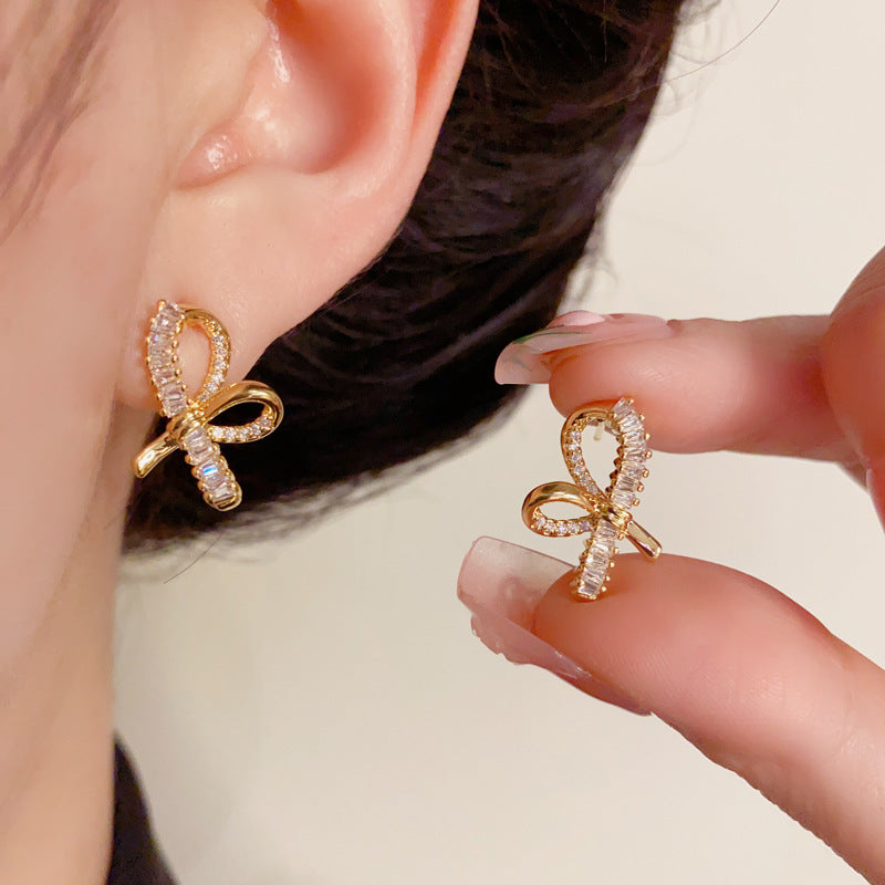 14K Gold-Plated Zircon Heart Stud Earrings – Sparkling Elegant Design