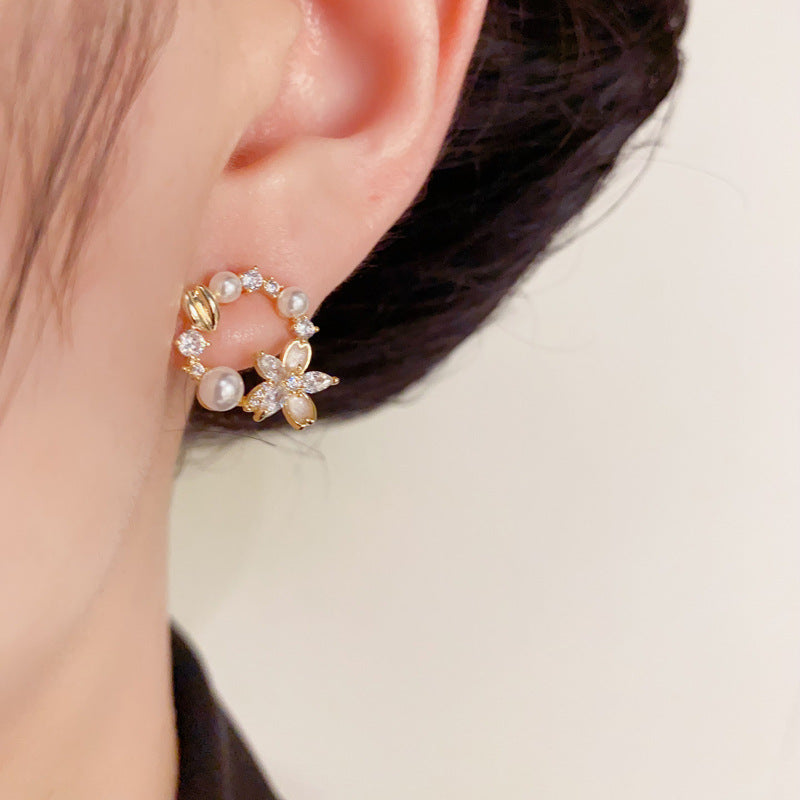 Luxury Zircon Flower & Pearl Round Stud Gold Earrings – Elegant Design