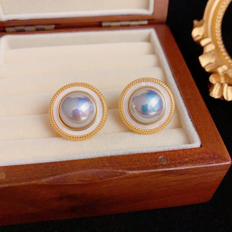 Elegant Iridescent Pearl Round Stud Gold Earrings – Geometric Design