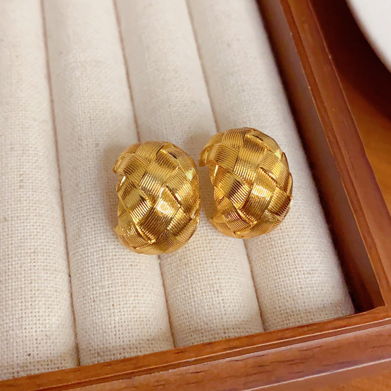 Elegant 18K Gold Woven Metal C-Hoop Earrings – French Retro Design