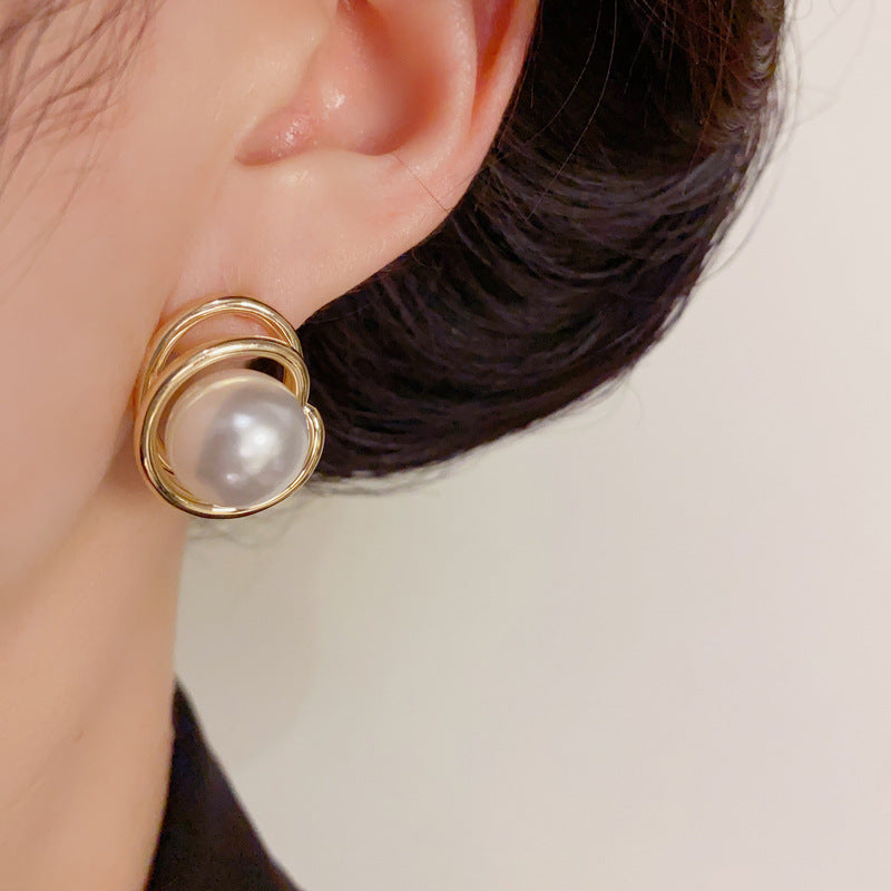 Luxury Metal Irregular Pearl Gold Earrings –Geometric Elegant Design