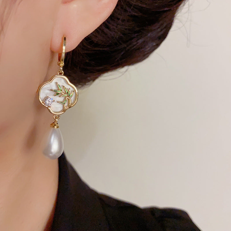 Emerald Bamboo Flower Teardrop Pearl Drop Earrings – Floral Design