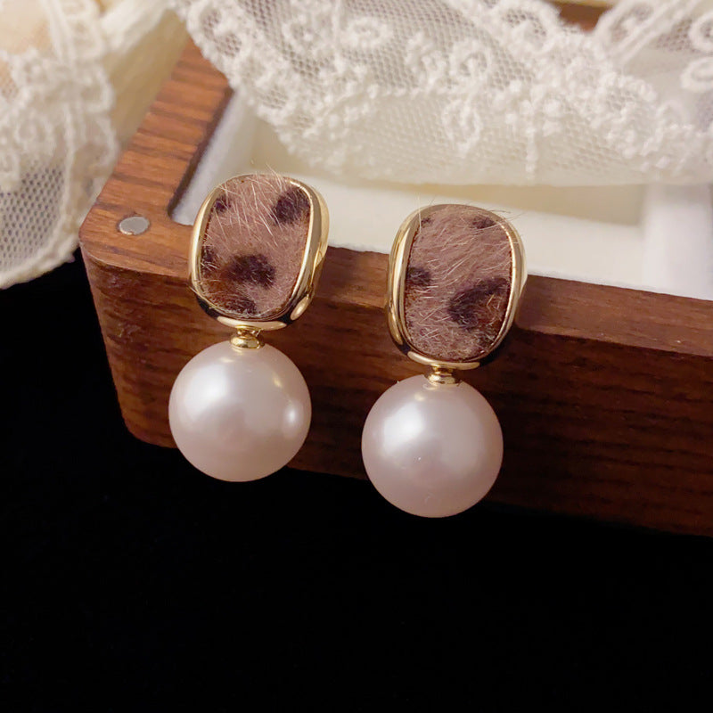 Luxury Leopard Geometric Pearl Drop Earrings – French Retro Design