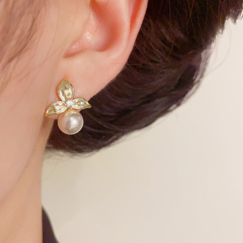 Elegant Three-Leaf Flower & Pearl Stud Earrings – S925 Silver Needle