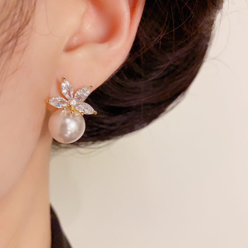 14K Gold-Plated Zircon Leaf Pearl Stud Earrings – Elegant Design