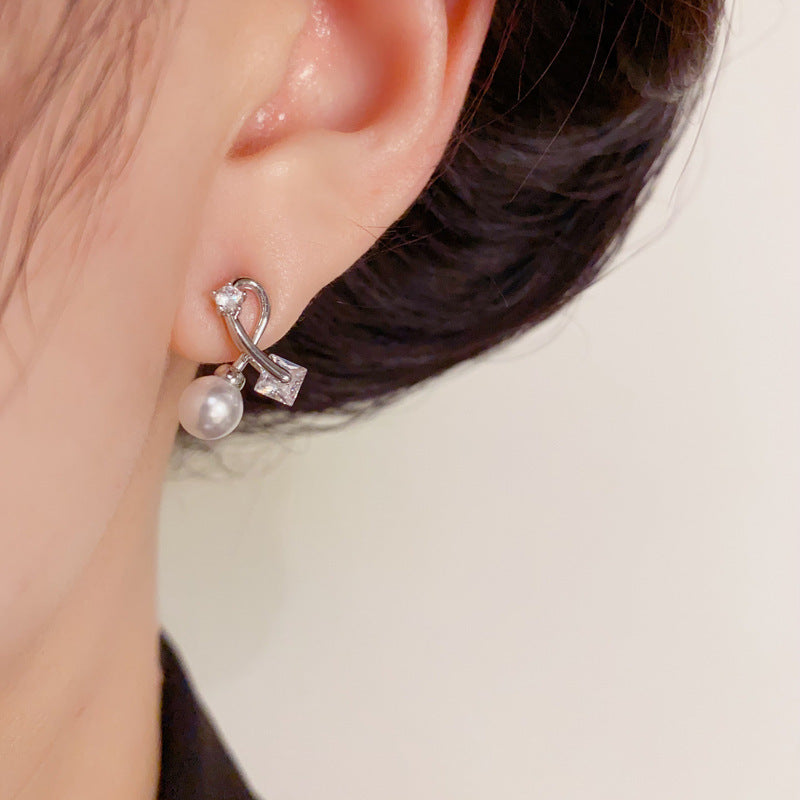 Luxury Square Zircon & Faux Pearl Stud Earrings – Geometric Design