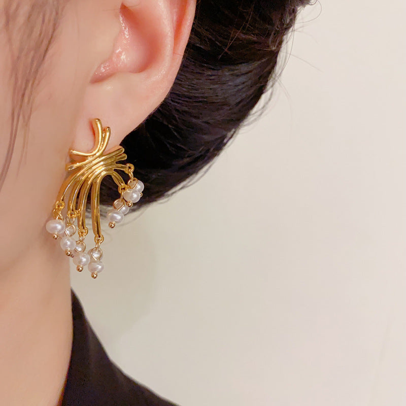 Luxury Metal Line & Pearl Tassel Drop Gold Earrings – Geometric Design