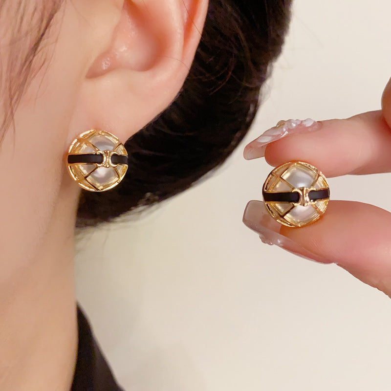 Elegant Pearl Round Ring Stud Gold Earrings – Geometric Design