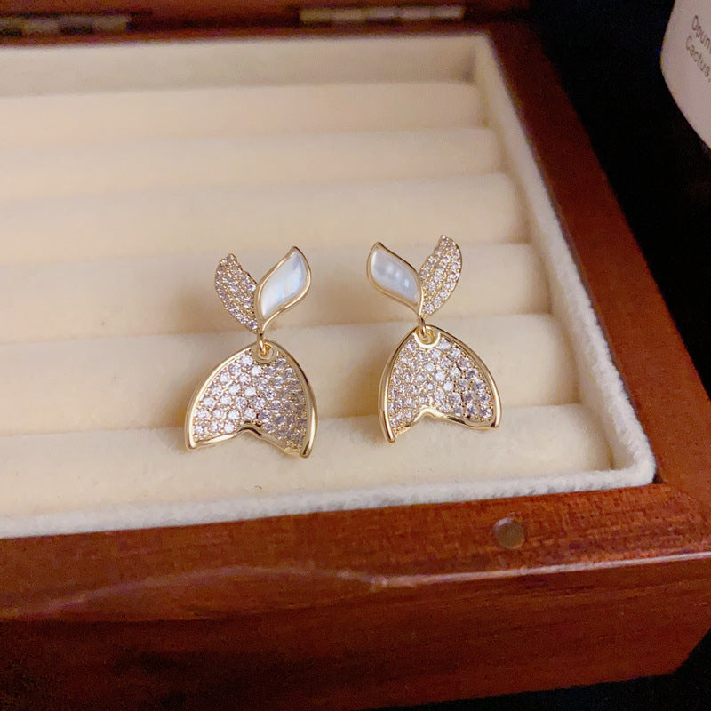14K Gold Mother-of-Pearl Mermaid Tail Earrings – Elegant Drop Design