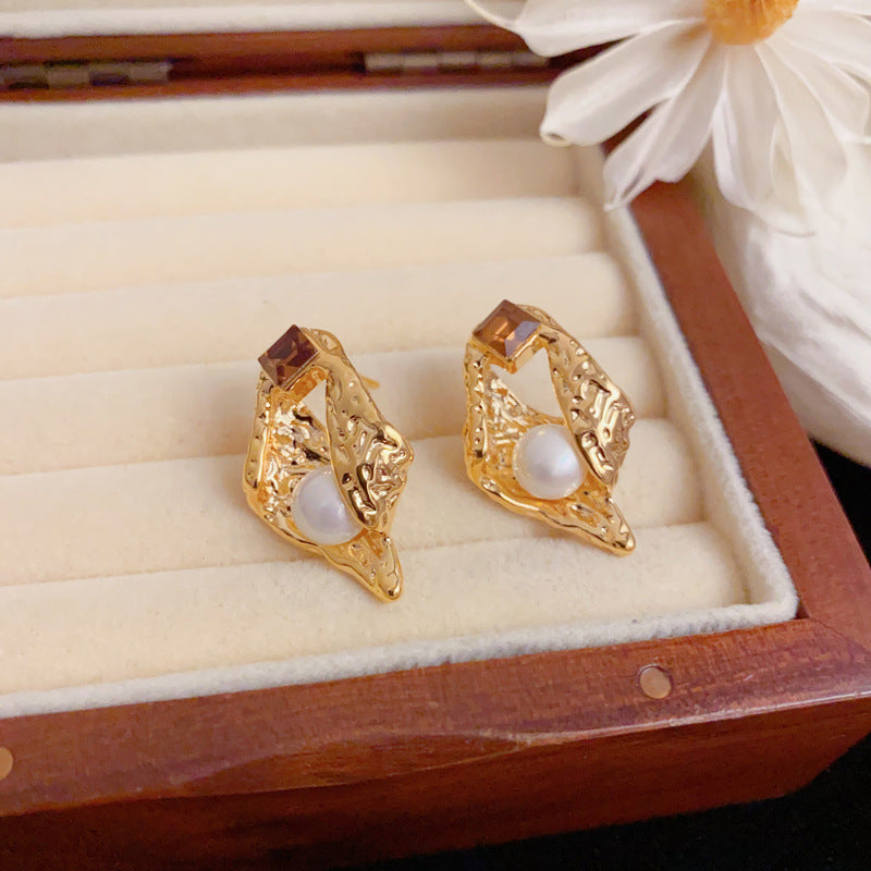 Elegant 18K Gold Irregular Pearl Earrings – Geometric Design