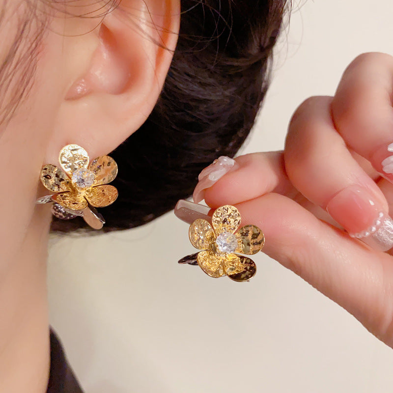 Luxury Metal Two-Tone Double Flower Gold Earrings – Elegant Design