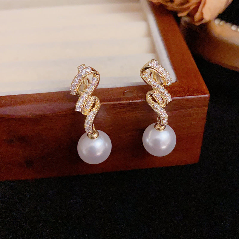 Elegant Full-Zircon Twisted Pearl Drop Earrings – Silver Needle Design