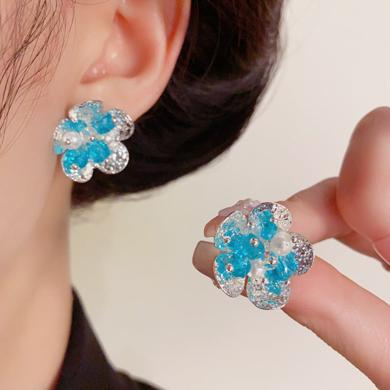 Luxury Crystal & Freshwater Pearl Flower Stud Earrings– Elegant Design