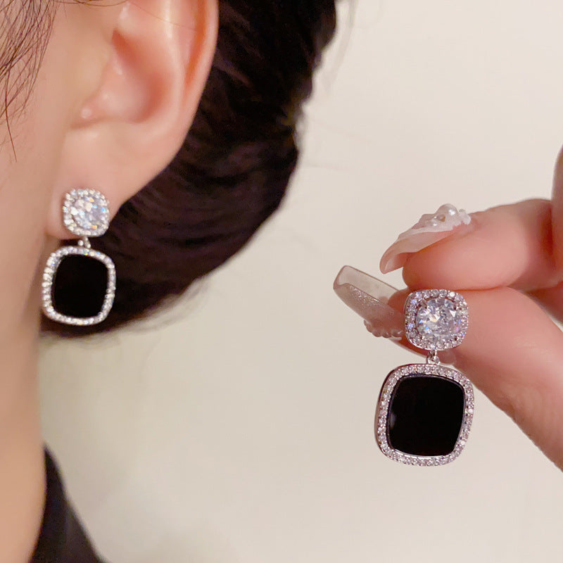 أقراط متدلية من الذهب عيار 14 قيراطًا مطلية بالزركون الهندسي - تصميم أنيق