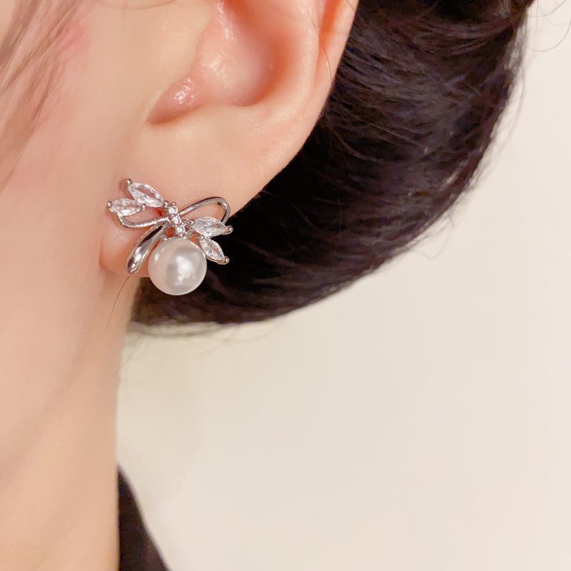 Elegant Zircon Bow & Pearl Stud Earrings – Silver Needle Design