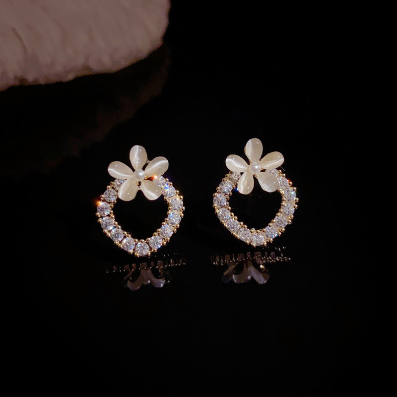 14K Gold Flower Diamond-Shaped Stud Earrings – Delicate Chic Design