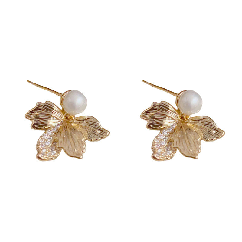 Elegant Zircon Metal Leaf & Pearl Stud Gold Earrings – Silver Needle