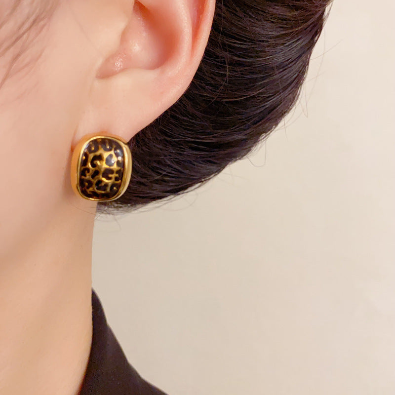 Luxury Leopard Oval Stud Earrings – French Retro Geometric Design