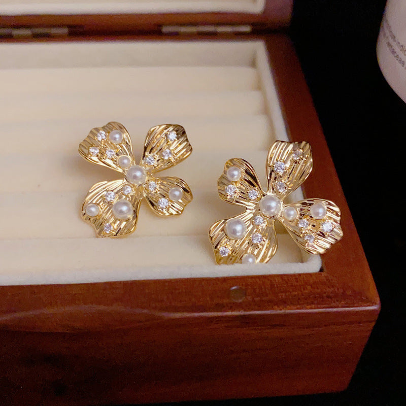 Elegant Metal Pearl Flower Stud Earrings – Retro Minimalist Design
