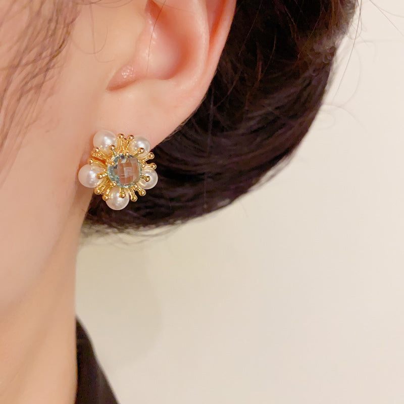 14K Gold Minimalist Pearl Sunflower Stud Earrings – Elegant Design