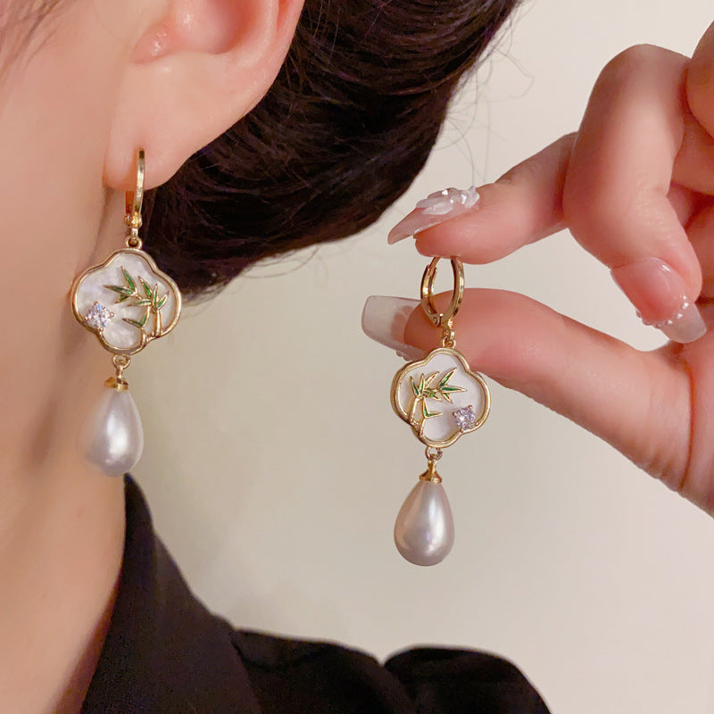 Emerald Bamboo Flower Teardrop Pearl Drop Earrings – Floral Design