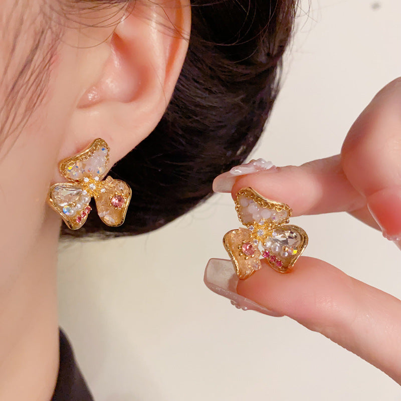 French-Style Trifoil Flower Stud Gold Earrings – Elegant Floral Design