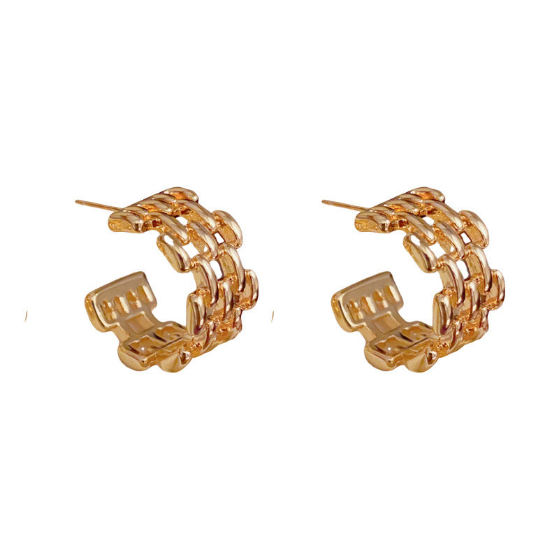 18K Gold Minimalist C-Shaped Hollow Earrings– Elegant Geometric Design