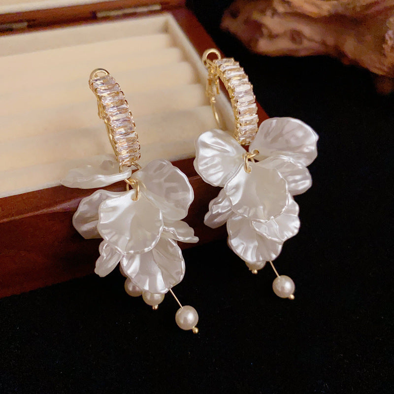 14K Gold White Petal & Pearl Tassel Drop Earrings – Elegant Design