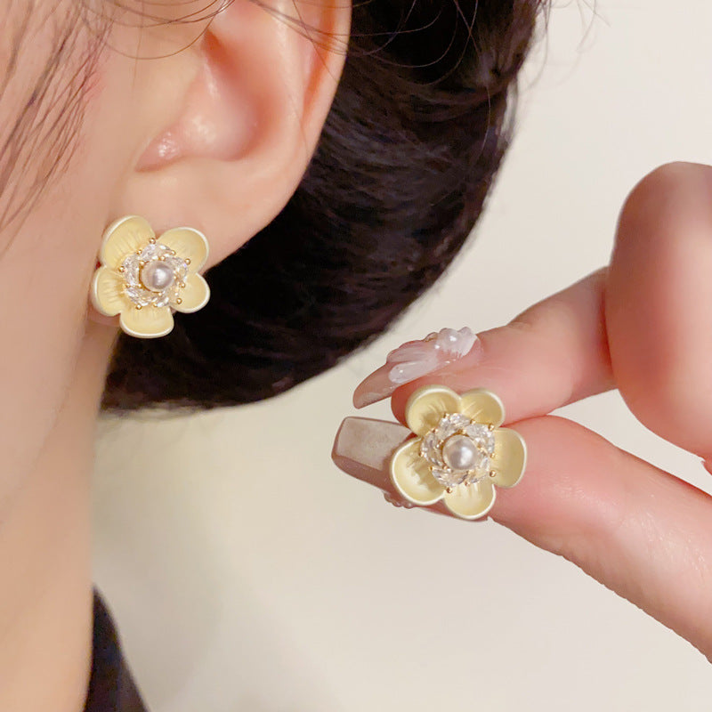 Luxury Zircon Pearl & Yellow Flower Stud Earrings – Elegant Design