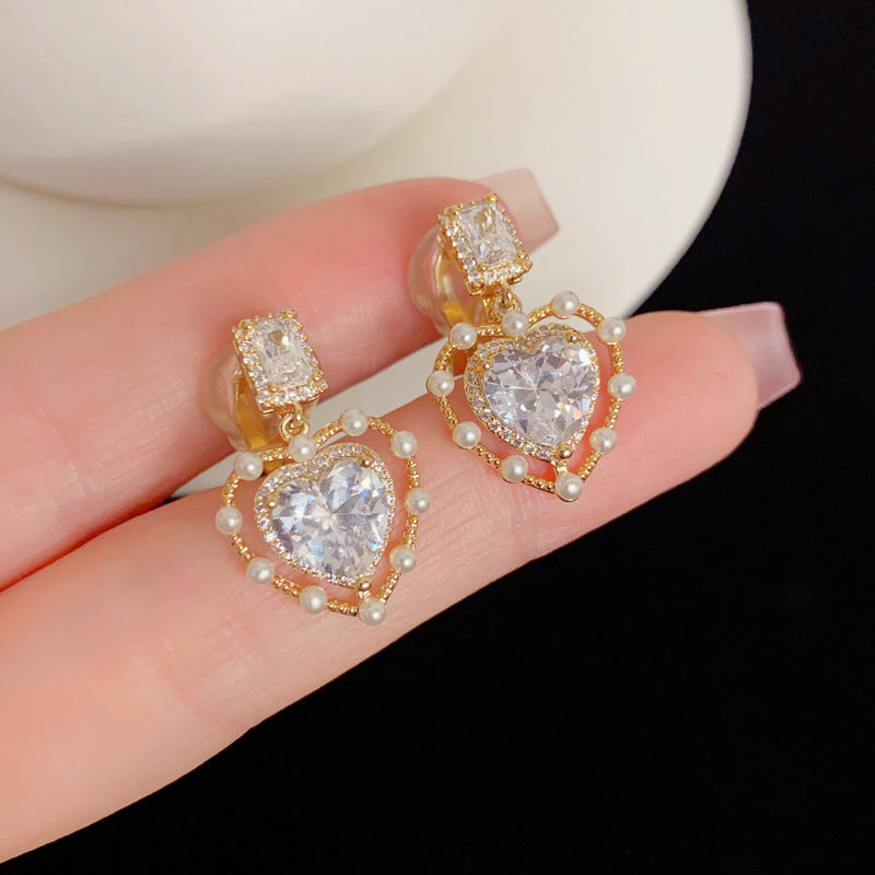 Elegant Pearl Heart Clip-On Earrings – French Minimalist Design