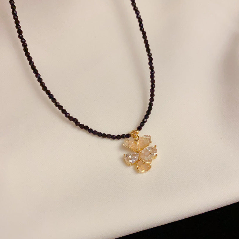 Luxury Black Crystal Necklace Diamond Flower Pendant – Elegant Design