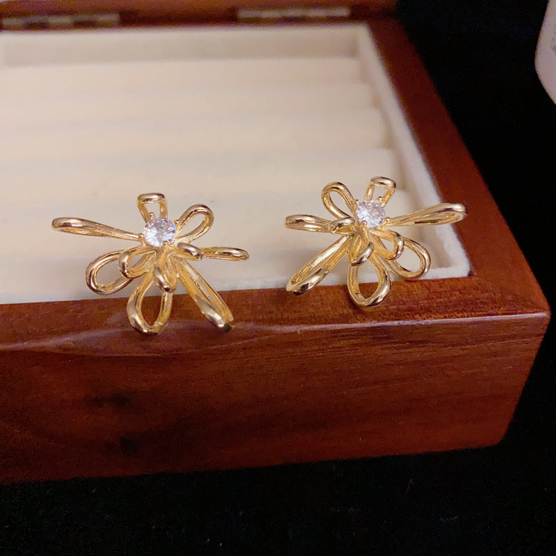 14K Gold-Plated Geometric Hollow Flower Stud Earrings - Elegant Design