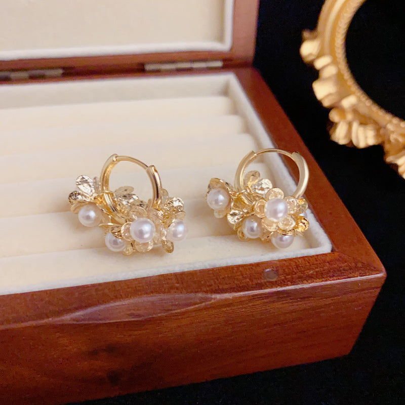 Elegant Metal Petal & Pearl Ear Cuff Earrings – Floral Design