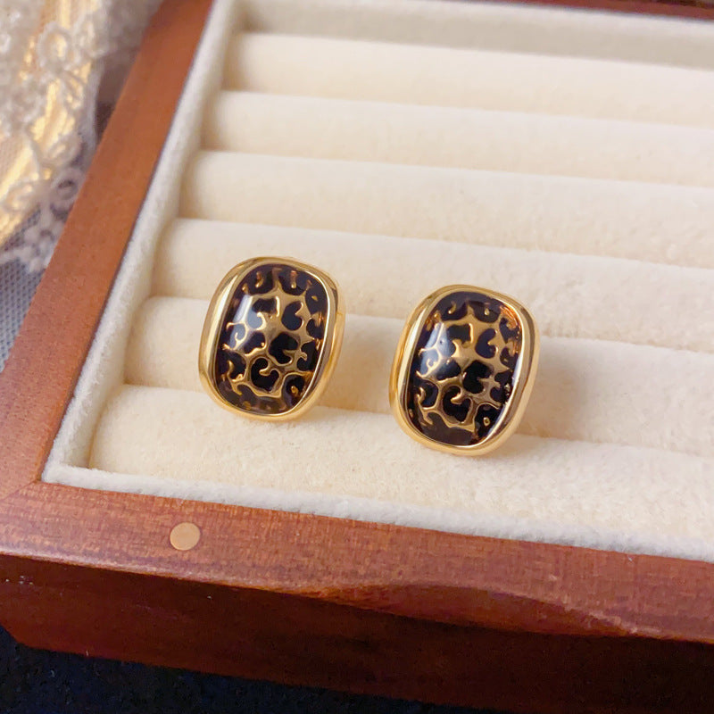 Luxury Leopard Oval Stud Earrings – French Retro Geometric Design
